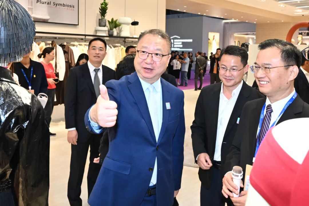 虎门服装巨头突然从幕后走向台前，竟然是为了打造一个永不落幕的展会(图1)