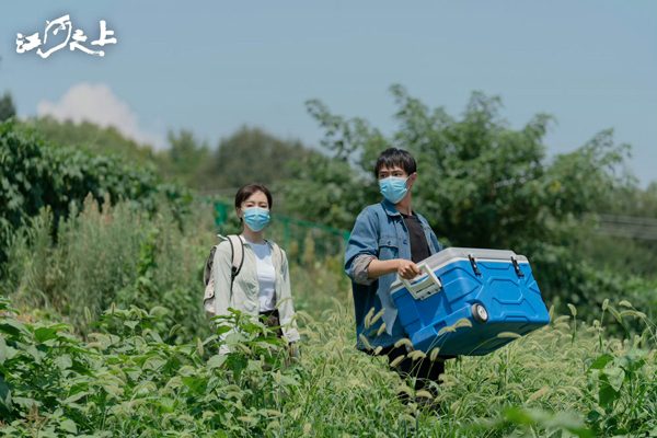 陈数《江河之上》演绎反差魅力，专业学者与勇敢侠气的完美融合(图4)