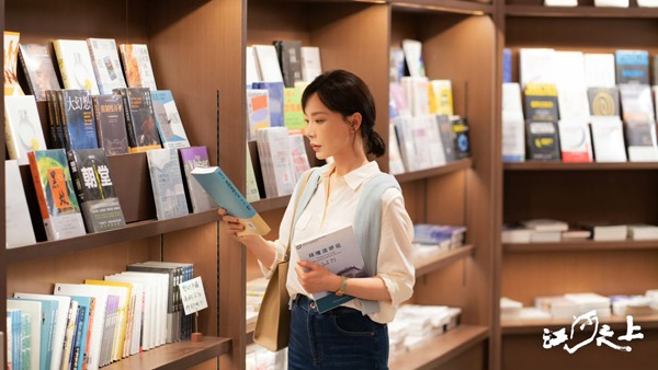 陈数《江河之上》演绎反差魅力，专业学者与勇敢侠气的完美融合(图2)