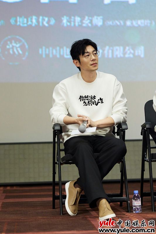 朱亚文为宫崎骏动画配音分饰两角 音色切换惊艳首映礼现场(图2)