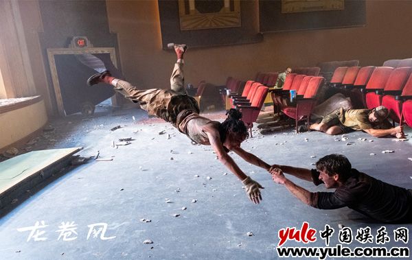 年度灾难巨制龙卷风定档暑期档,超强风暴震撼来袭(图3) 年度灾难巨制龙卷风定档暑期档,超强风暴震撼来袭(图3)