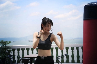 绝命海岛5月8日上线爱奇艺 变异人危机下的惊悚求生之旅(图7)