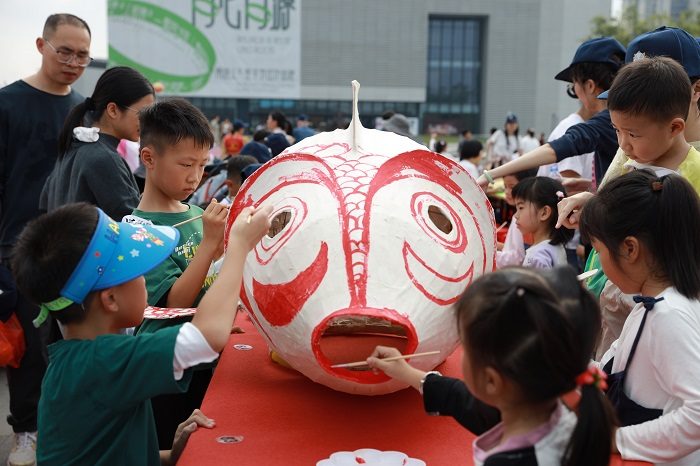 佛山非遗扎作新突破 西樵山户外活动开启全民造龙新篇章(图4)