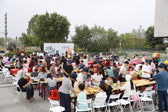 佛山非遗扎作新突破 西樵山户外活动开启全民造龙新篇章(图2)