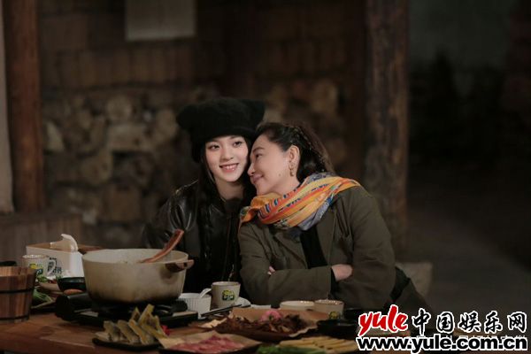 芒果TV《是女儿是妈妈》傅娟教育理念获赞，电子妈妈走红(图2)