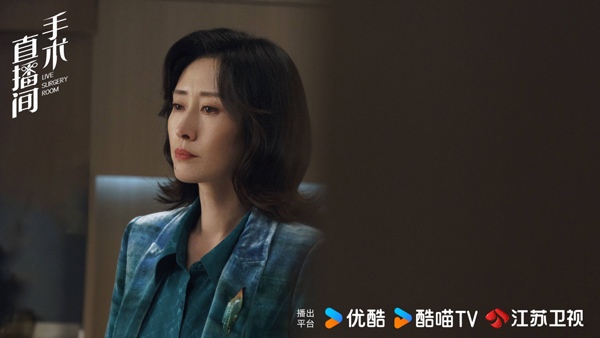刘敏涛新剧《手术直播间》开播｜霸气院长苏离全攻略(图4)