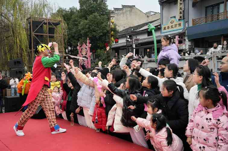 靖港古镇元旦变身潮玩乐园，非遗与光影共舞(图5)