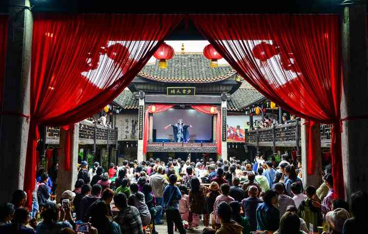 靖港古镇元旦变身潮玩乐园，非遗与光影共舞(图3)