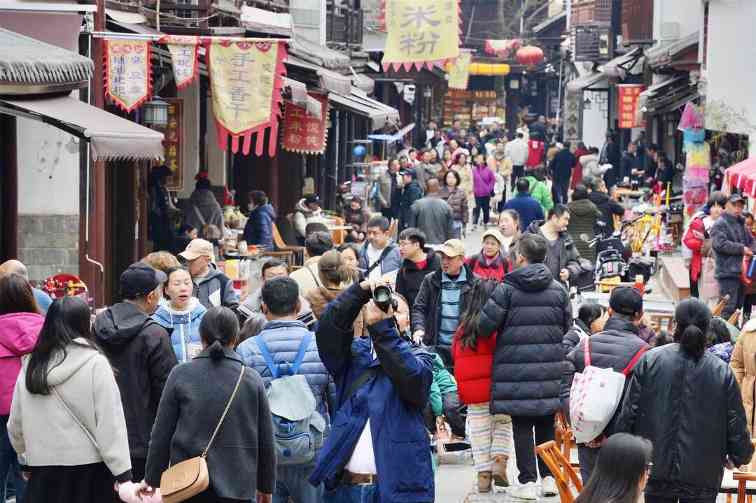 靖港古镇元旦变身潮玩乐园，非遗与光影共舞(图2)