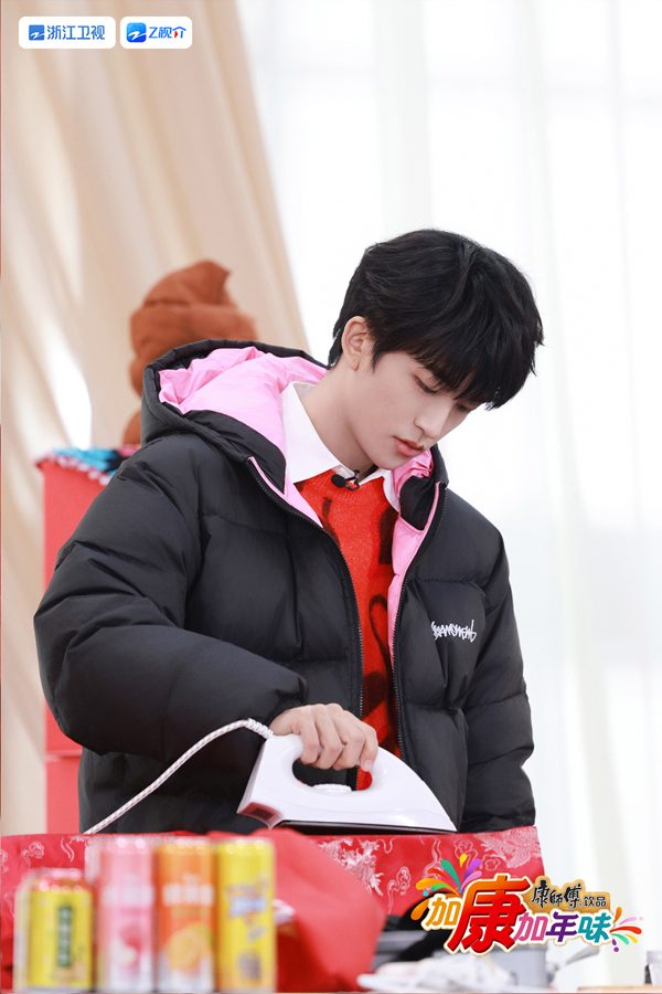 春节返乡服时尚改造挑战，明星综艺碰撞年味创意(图6)