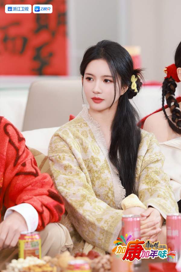 春节返乡服时尚改造挑战，明星综艺碰撞年味创意(图5)