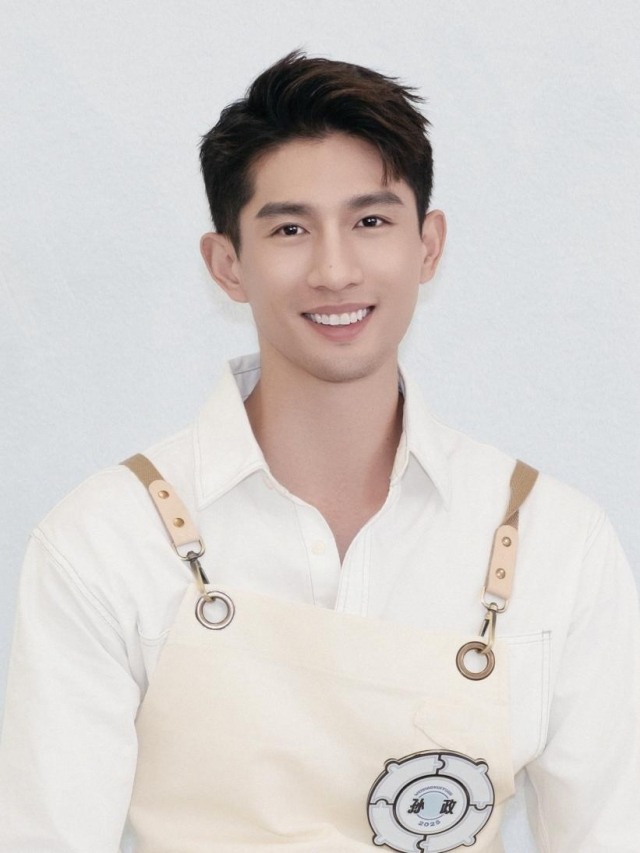 新加坡演员孙政双线出击!《微笑一号店》展暖男本色《临江仙》塑冷酷龙渊(图3) 新加坡演员孙政双线出击!《微笑一号店》展暖男本色《临江仙》塑冷酷龙渊(图3)