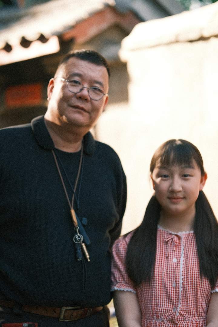 《六姊妹》曝何家共济版预告及26姐妹团海报(图5)