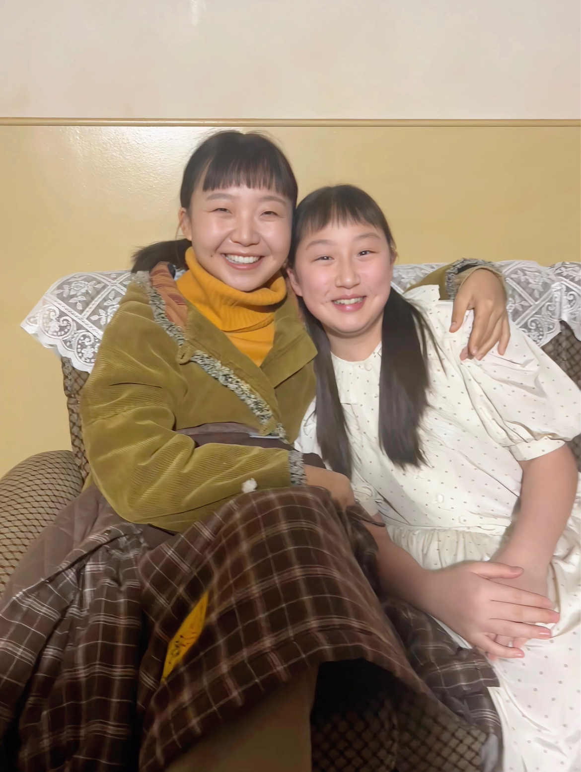 《六姊妹》曝何家共济版预告及26姐妹团海报(图4)