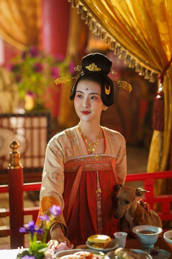 许龄月新剧《锦绣芳华》热播 解锁温婉贵女新形象(图3)