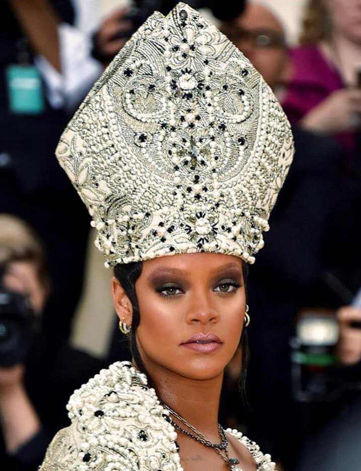 一顶帽子如何成为文化密码，揭秘时尚大师的创作内幕(图22)