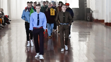 知名设计师纷纷独立复出，背后竟是时尚圈的去集团化暗流(图2)