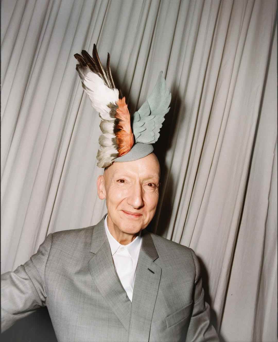 一顶帽子如何成为文化密码，揭秘时尚大师的创作内幕(图1)