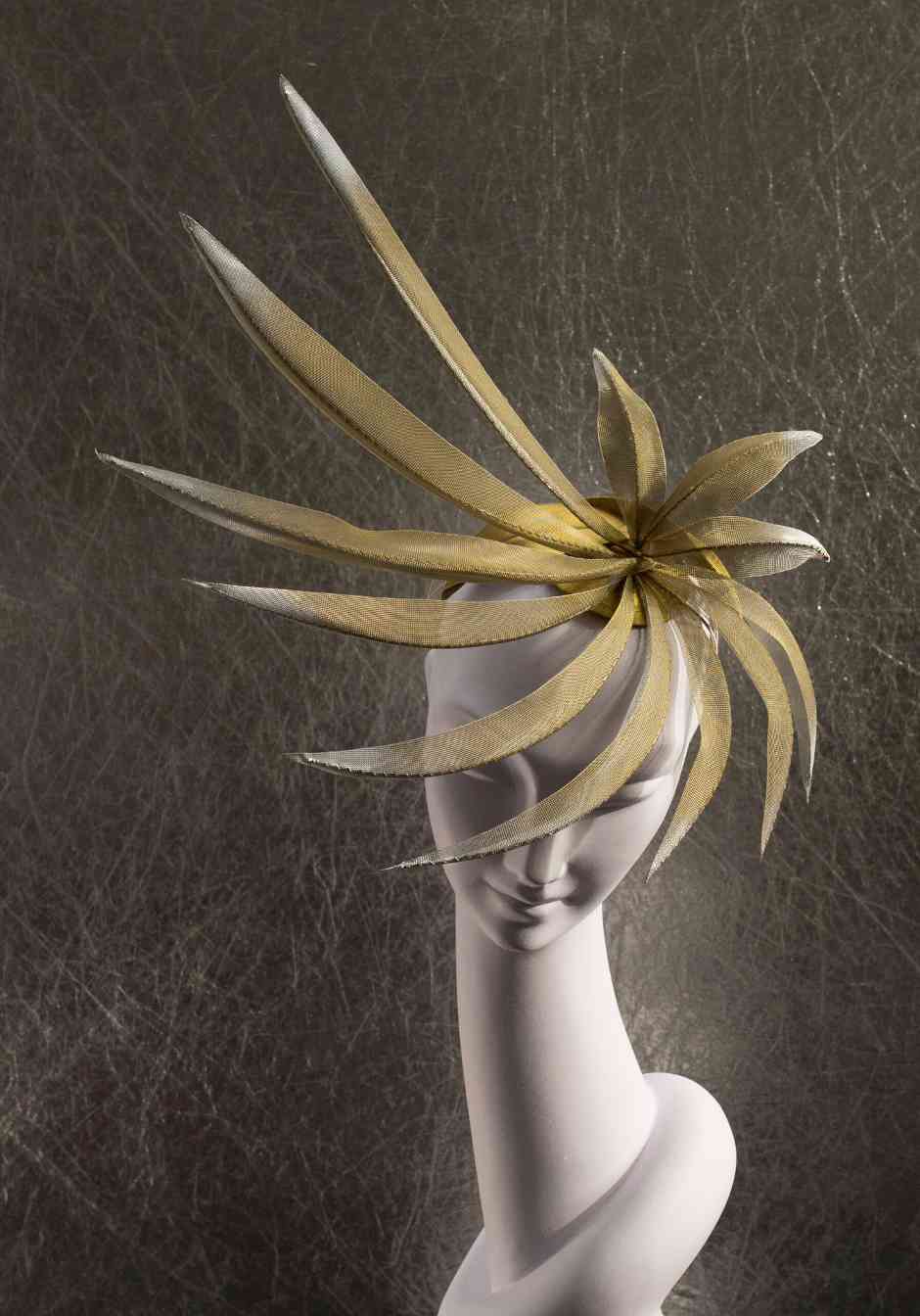 一顶帽子如何成为文化密码，揭秘时尚大师的创作内幕(图13)