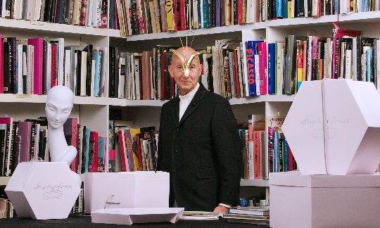 一顶帽子如何成为文化密码，揭秘时尚大师的