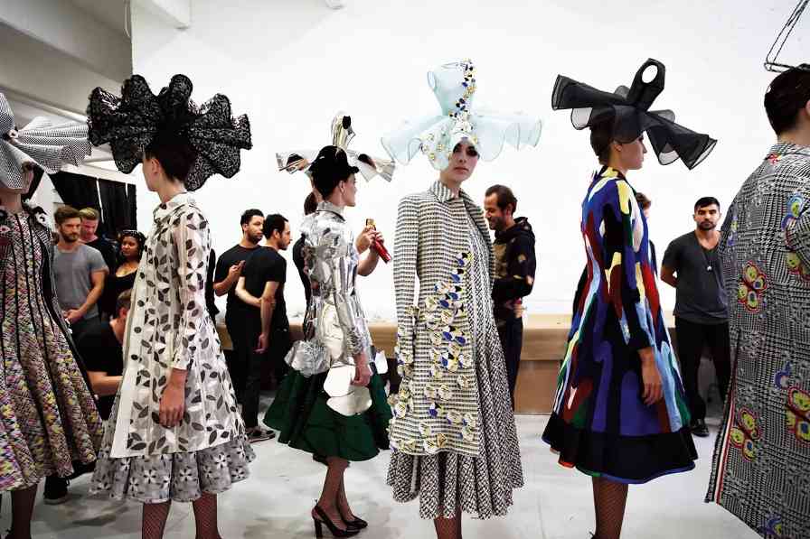 一顶帽子如何成为文化密码，揭秘时尚大师的创作内幕(图32)