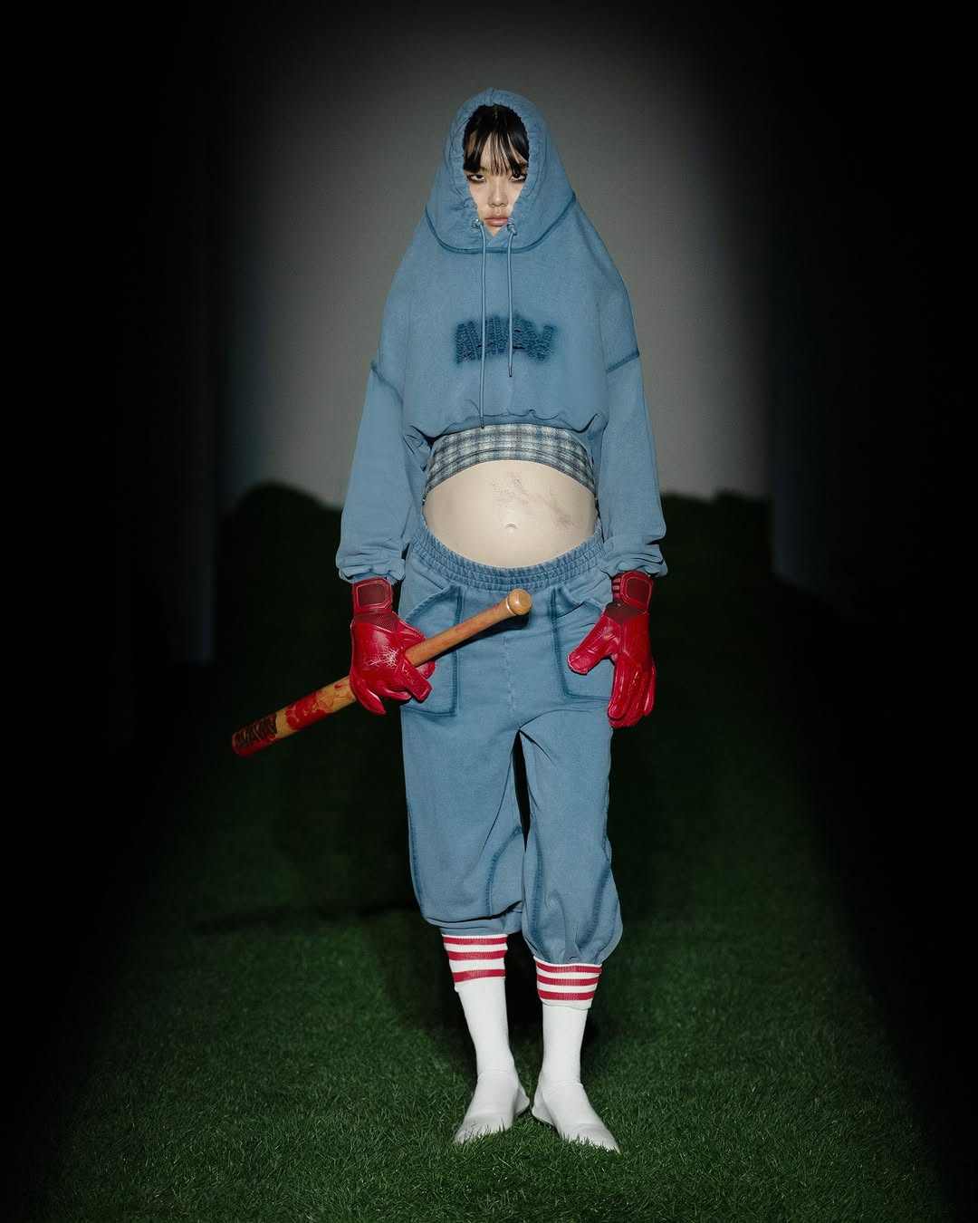 米兰时装周上演人机共舞，设计师竟被警察当场“逮捕”(图19)