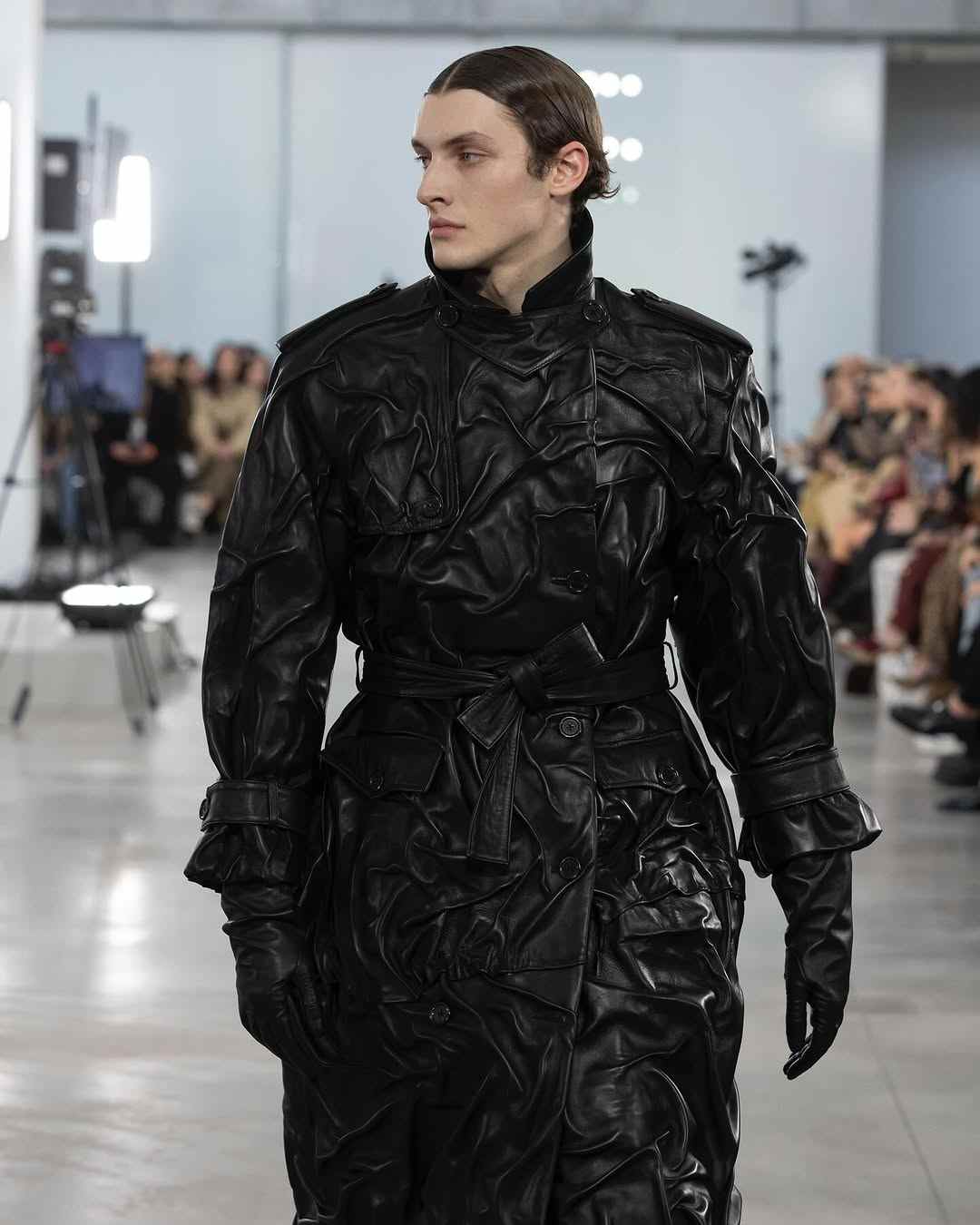 米兰时装周上演人机共舞，设计师竟被警察当场“逮捕”(图6)