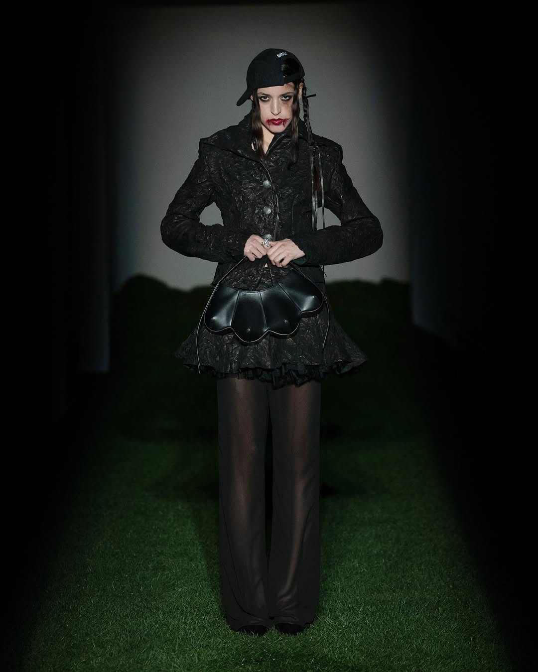 米兰时装周上演人机共舞，设计师竟被警察当场“逮捕”(图21)