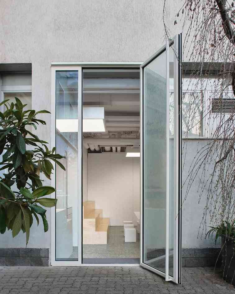 米兰时装周上演人机共舞，设计师竟被警察当场“逮捕”(图28)