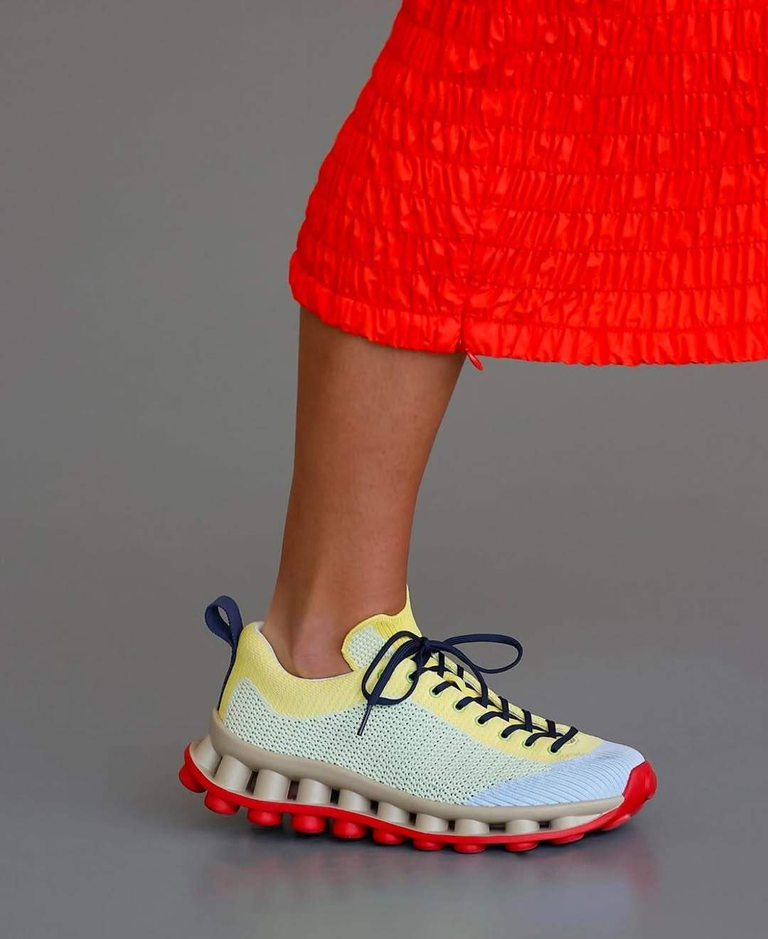 米兰时装周上演人机共舞，设计师竟被警察当场“逮捕”(图36)