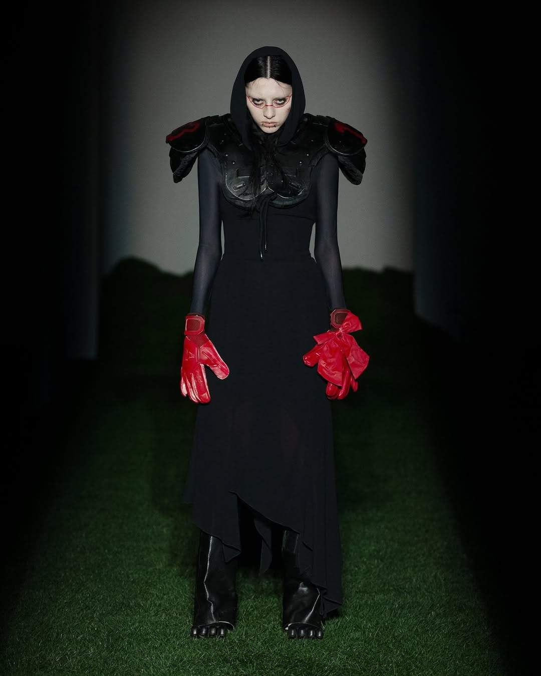 米兰时装周上演人机共舞，设计师竟被警察当场“逮捕”(图22)