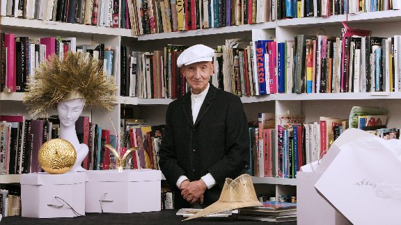 一顶帽子如何成为文化密码，揭秘时尚大师的创作内幕(图26)