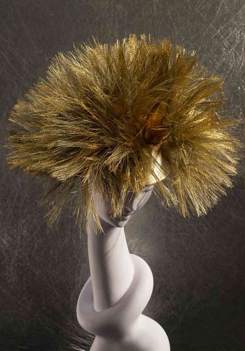 一顶帽子如何成为文化密码，揭秘时尚大师的创作内幕(图16)