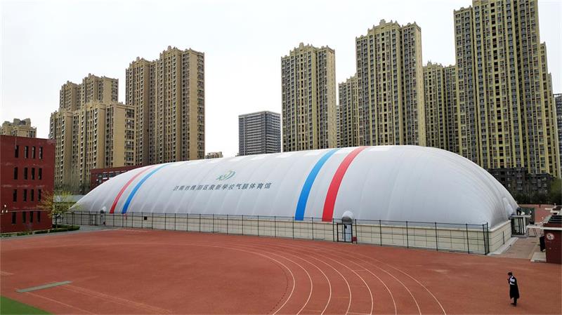 济南校园惊现“巨型泡泡”,竟是学生运动新 济南校园惊现“巨型泡泡”,竟是学生运动新