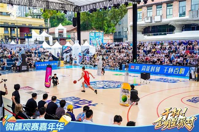 街球与潮饮跨界融合,打造年轻人微醺观赛新体验(图4) 街球与潮饮跨界融合,打造年轻人微醺观赛新体验(图4)