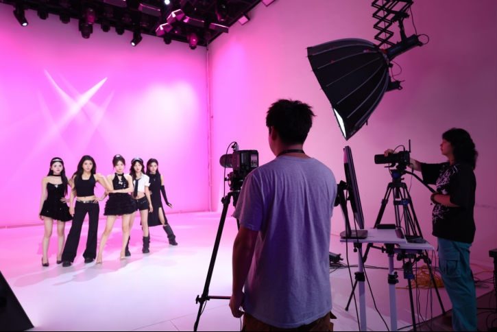 专业直播设备如何提升团播品质与收益？揭秘明星感画质打造方案(图2)