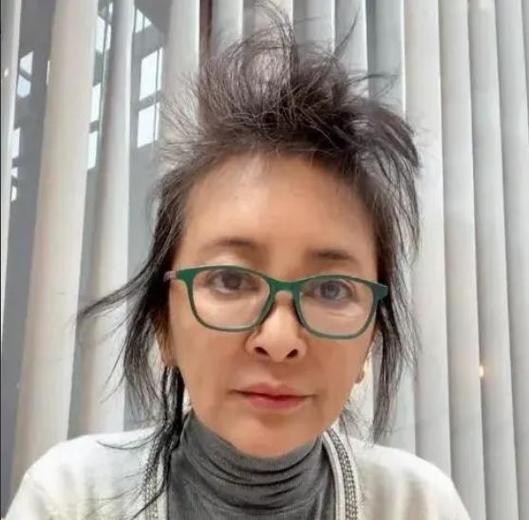 明星与爱犬的温情故事：揭秘娱乐圈的宠物情缘(图2)