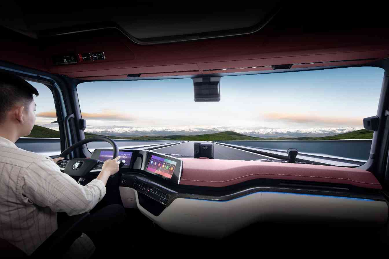 全新旗舰重卡发布 以智慧架构平台重塑科技驾享体验(图4) 全新旗舰重卡发布 以智慧架构平台重塑科技驾享体验(图4)