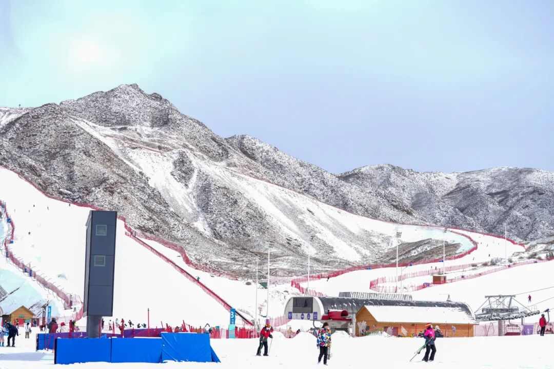 内蒙古新增旅游度假区与休闲街区,助力产业转型升级(图3) 内蒙古呼和浩特马鬃山滑雪场3.jpg