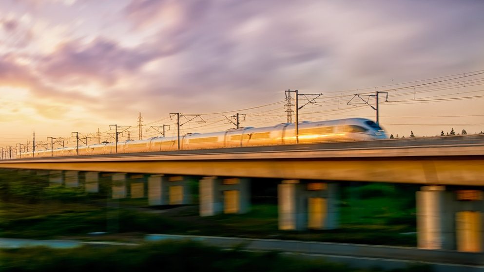 旅游列车开行量增长超三成，铁路客运服务持