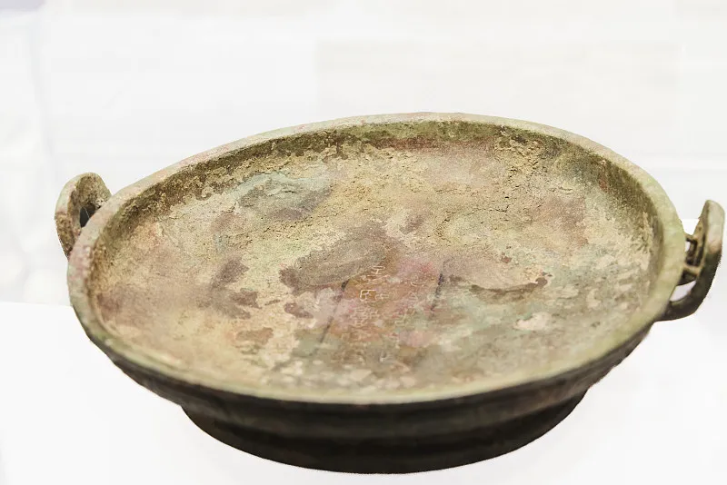 男子发现自家老宅墙内有隐藏密室，打开后专家惊呼：价值连城