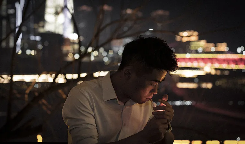 顶流明星深夜发文引猜测，粉丝集体沸腾，工作室紧急回应